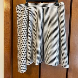 CAREN SPORT - PLUS WHITE SKIRT WITH BLACK SQUARES